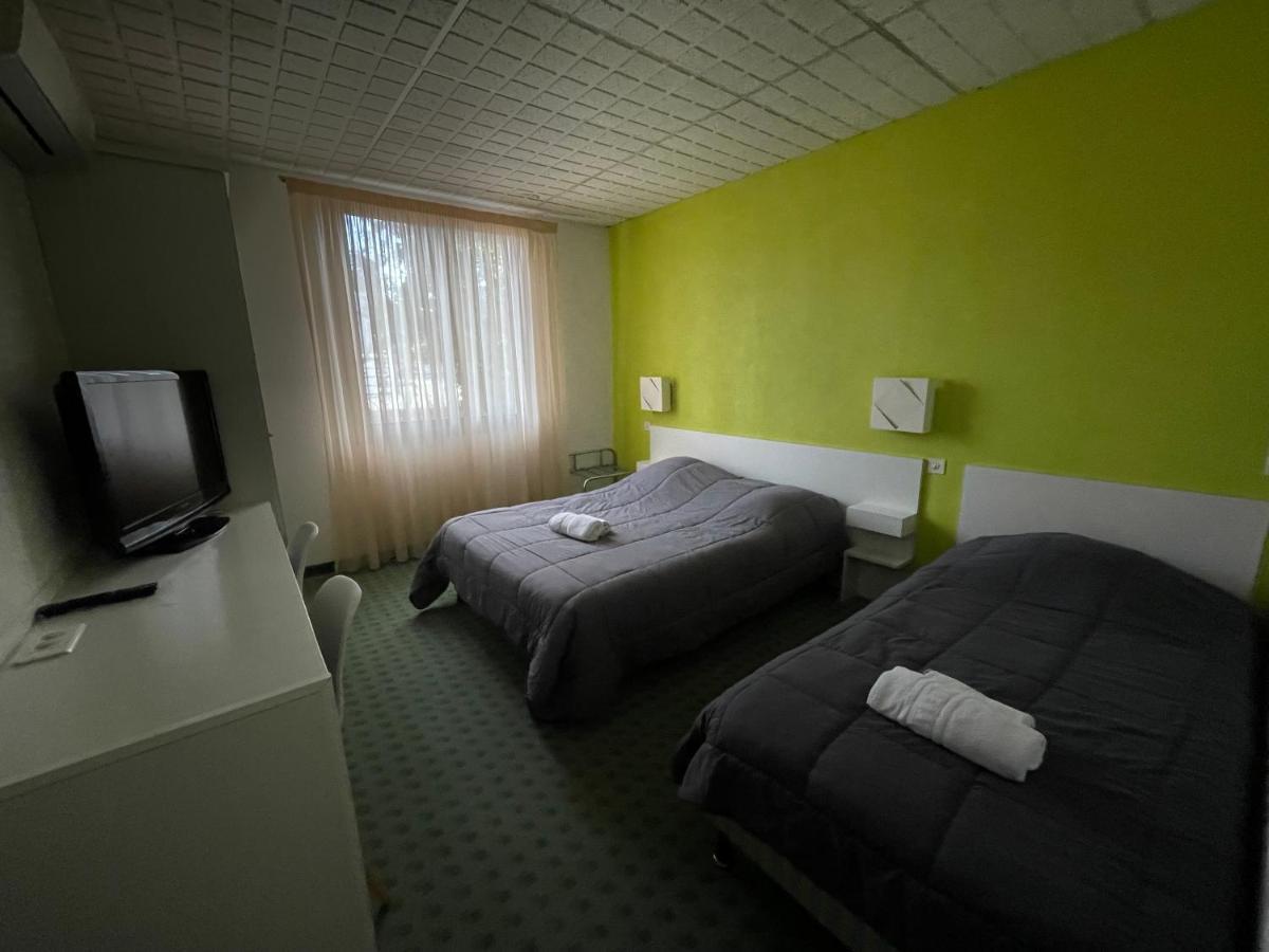 Hotel Les Chenes Sisteron Kültér fotó