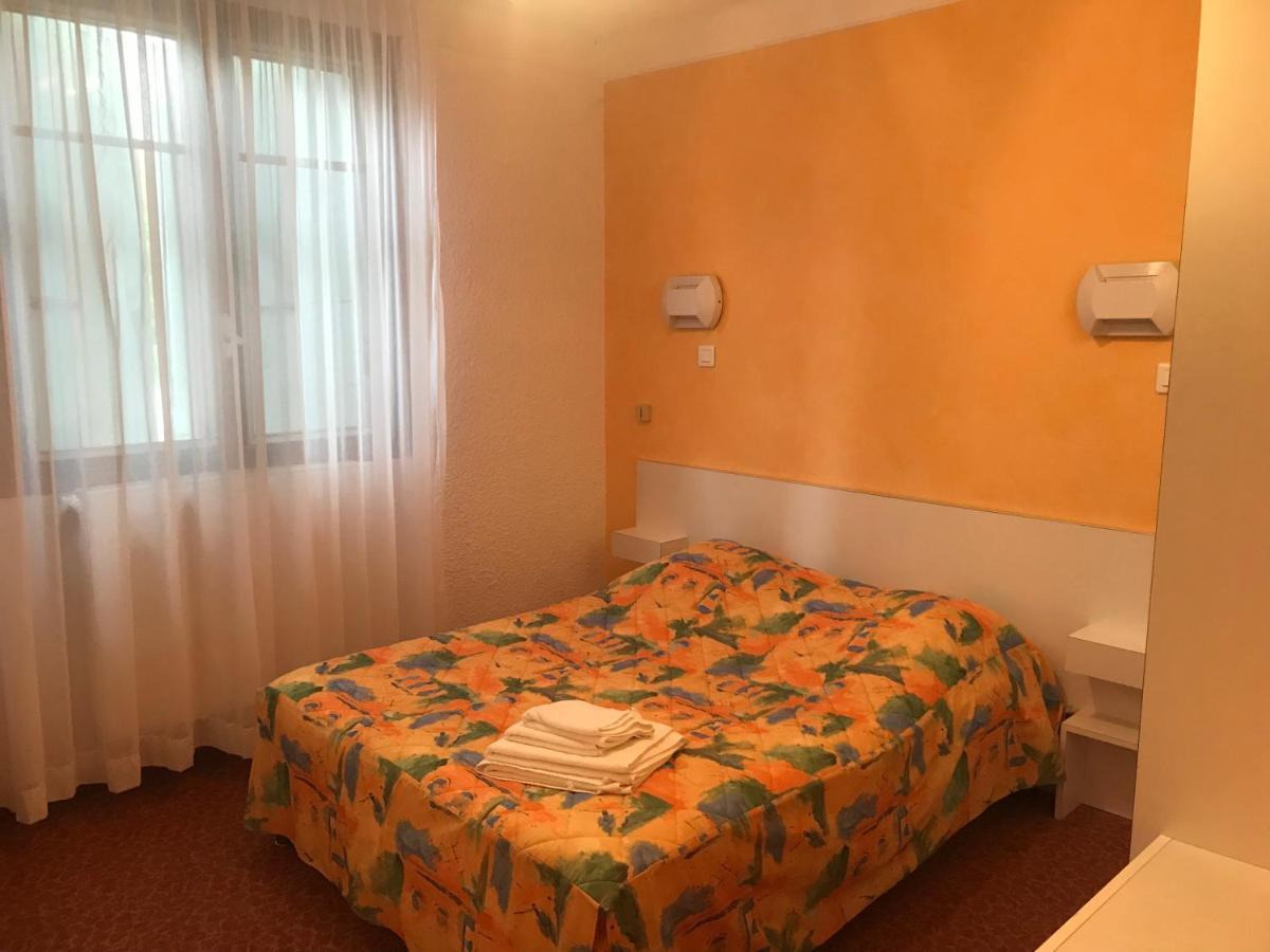 Hotel Les Chenes Sisteron Kültér fotó