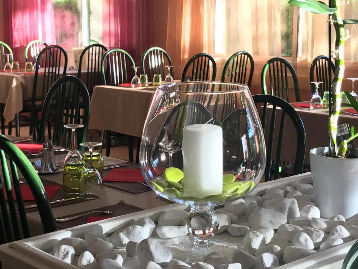 Hotel Les Chenes Sisteron Kültér fotó