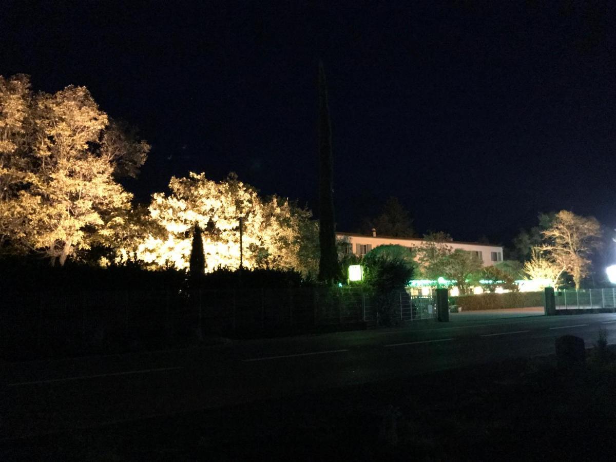 Hotel Les Chenes Sisteron Kültér fotó
