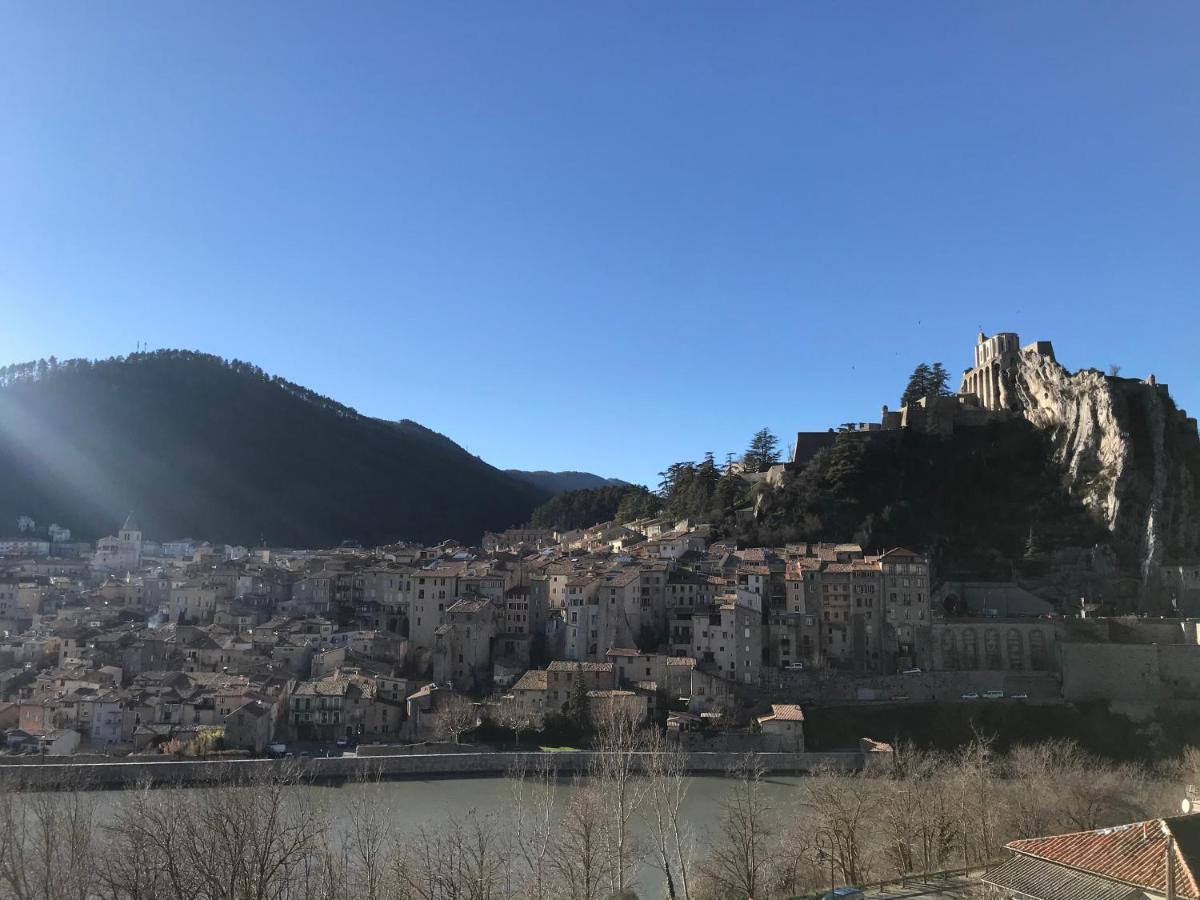Hotel Les Chenes Sisteron Kültér fotó